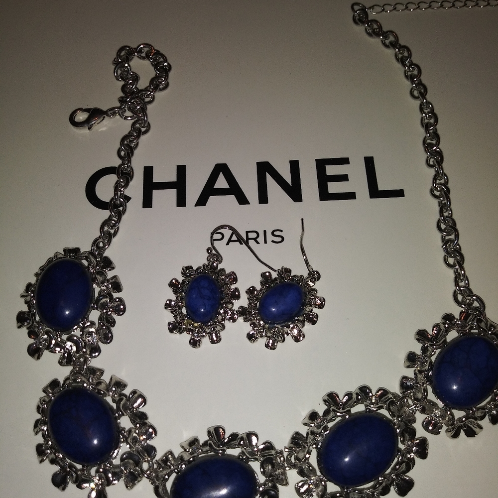 Necklace and earings